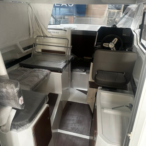 Beneteau Antares 8 Fishing + HONDA MARINE BF350 SPORTY WHITE